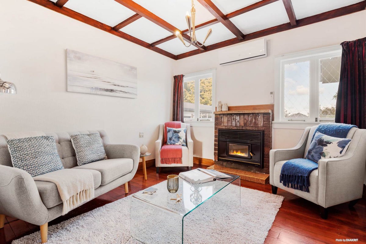 20 Racecourse Road, Waiuku, Waiuku - Carousel 2