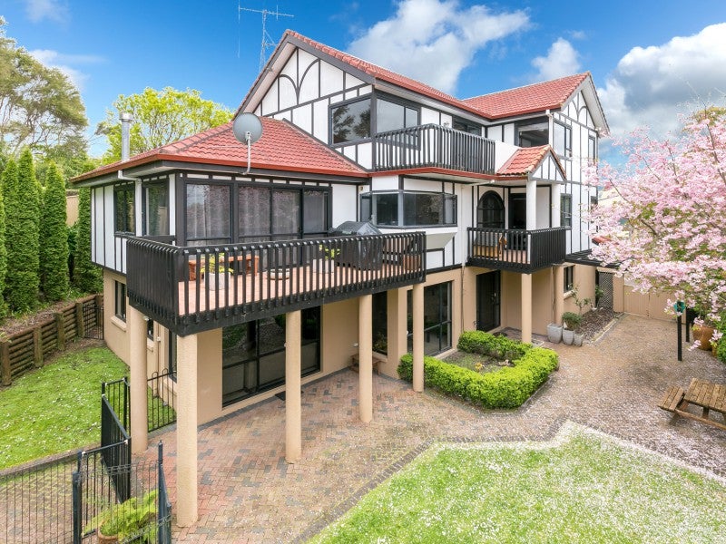 23 Munro Place, Flagstaff, Hamilton - Carousel 1
