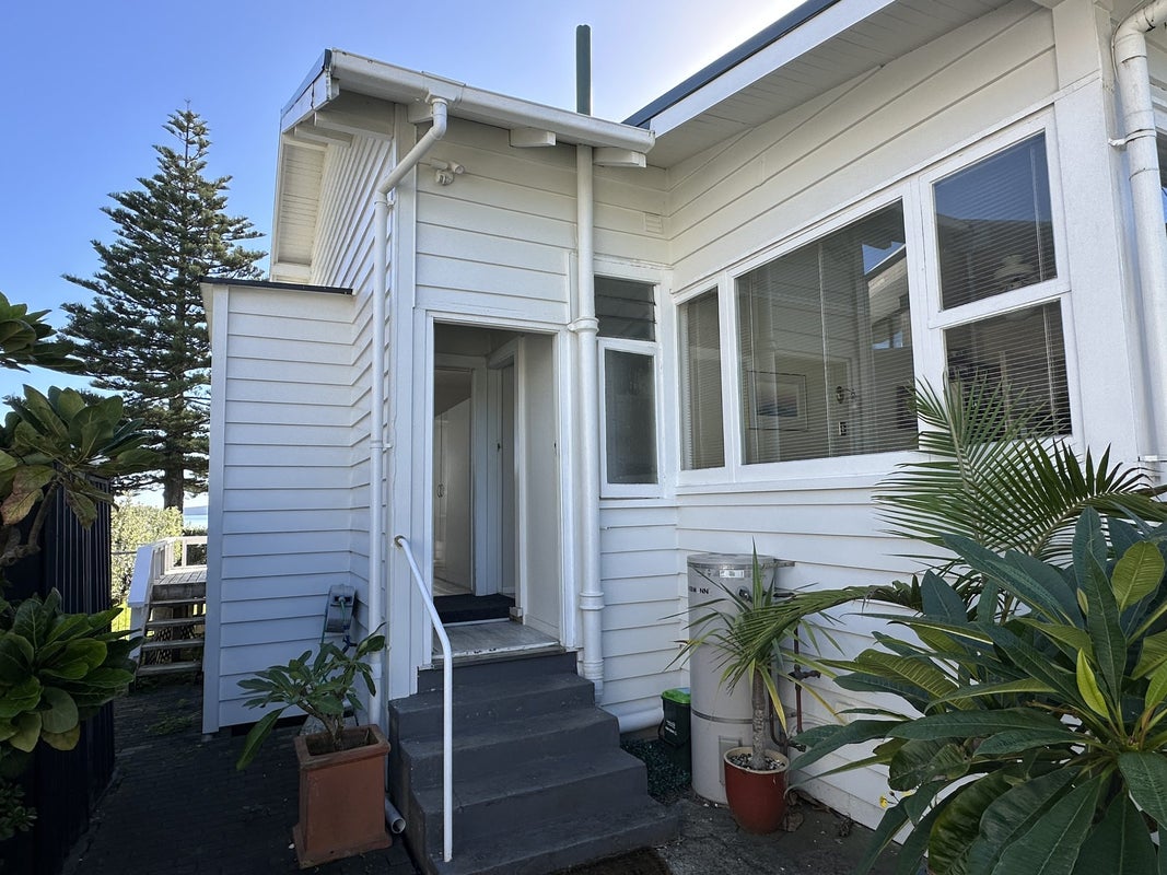 1 Hattaway Avenue, Bucklands Beach, Auckland - Carousel 2