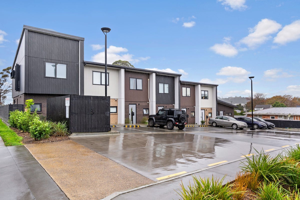 5/107 Selo Street, Glen Eden, Auckland - Carousel 1