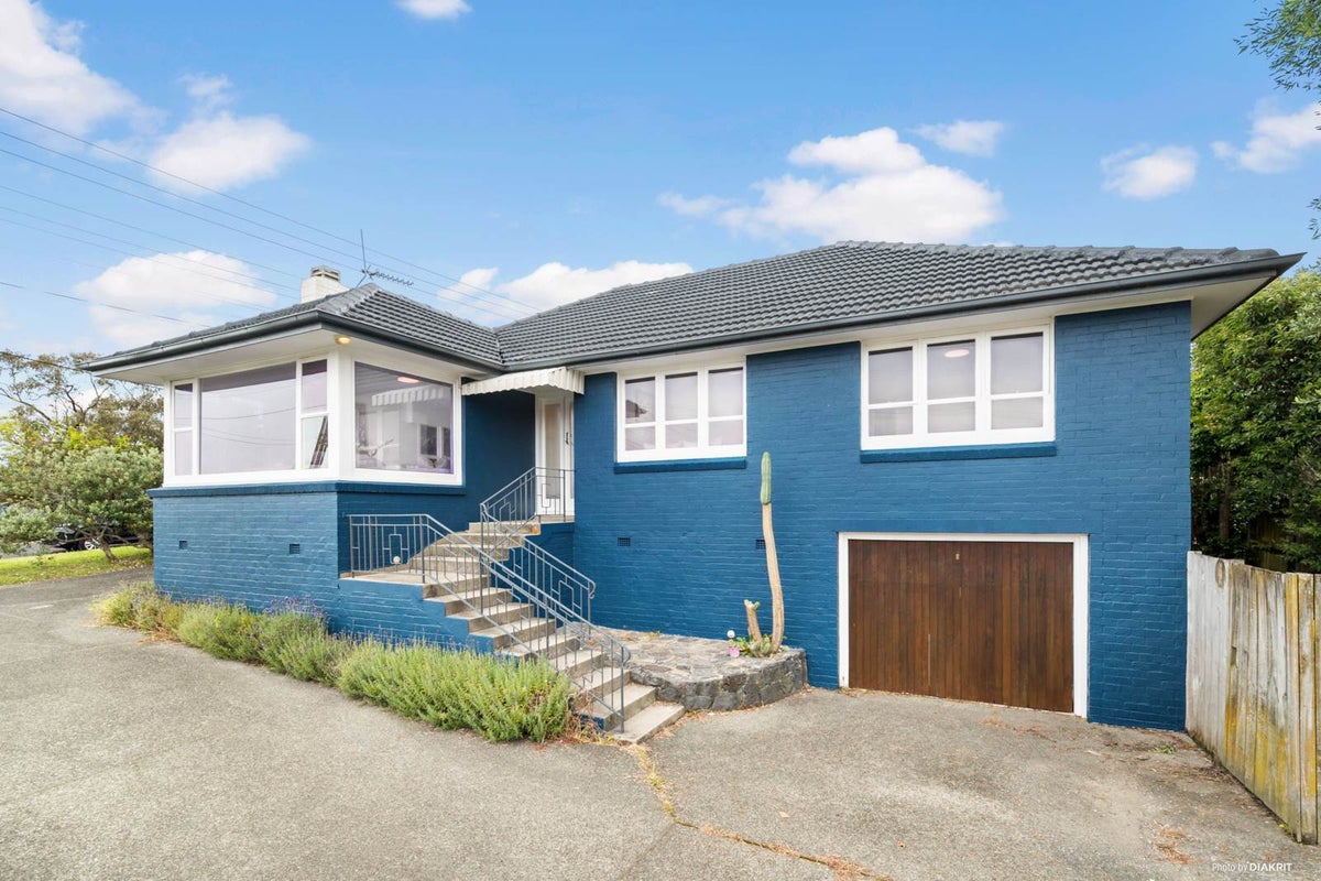 77 Ocean View Road, Hillcrest, Auckland - Carousel 1