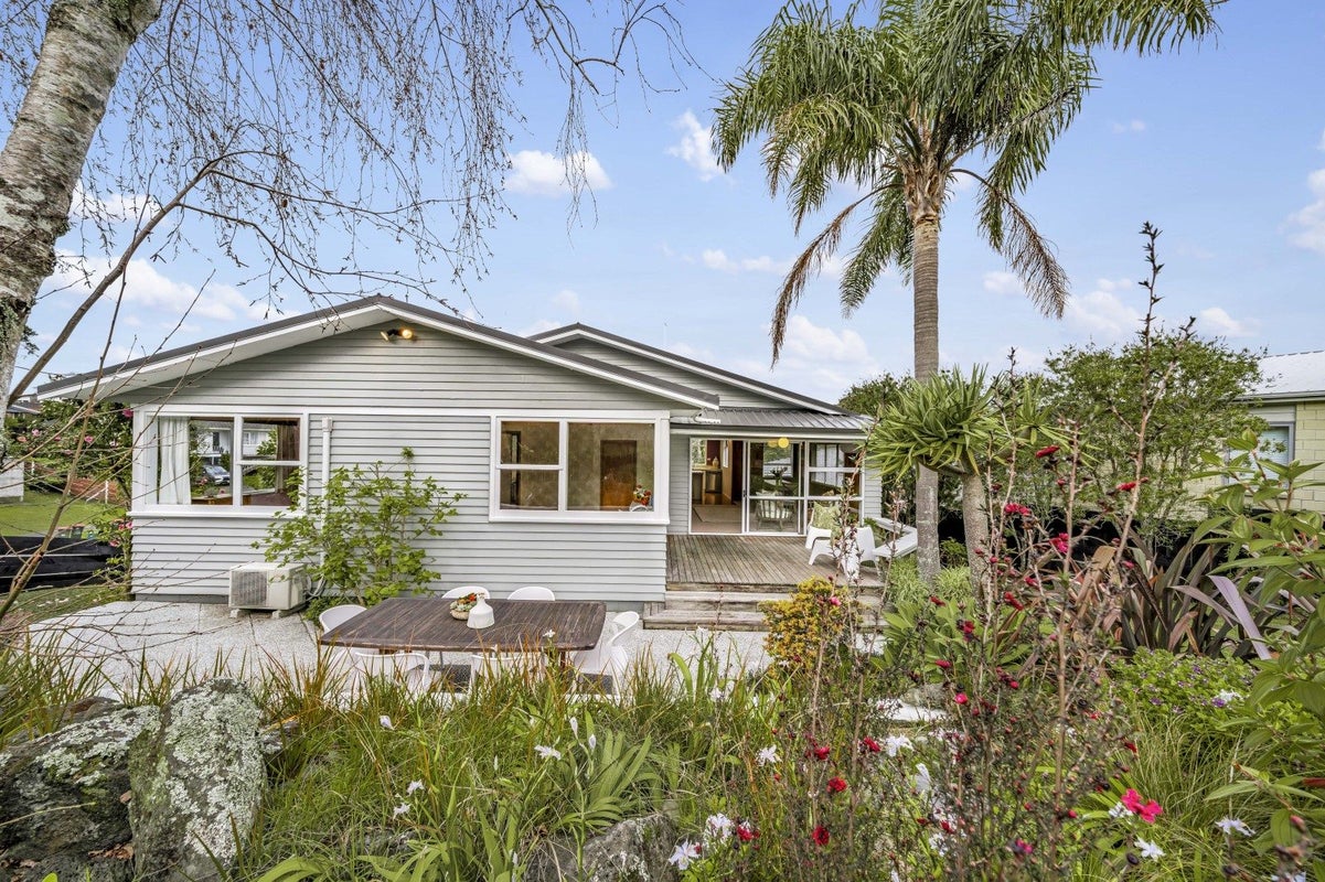 10 Hubert Henderson Place, Remuera, Auckland - Carousel 1