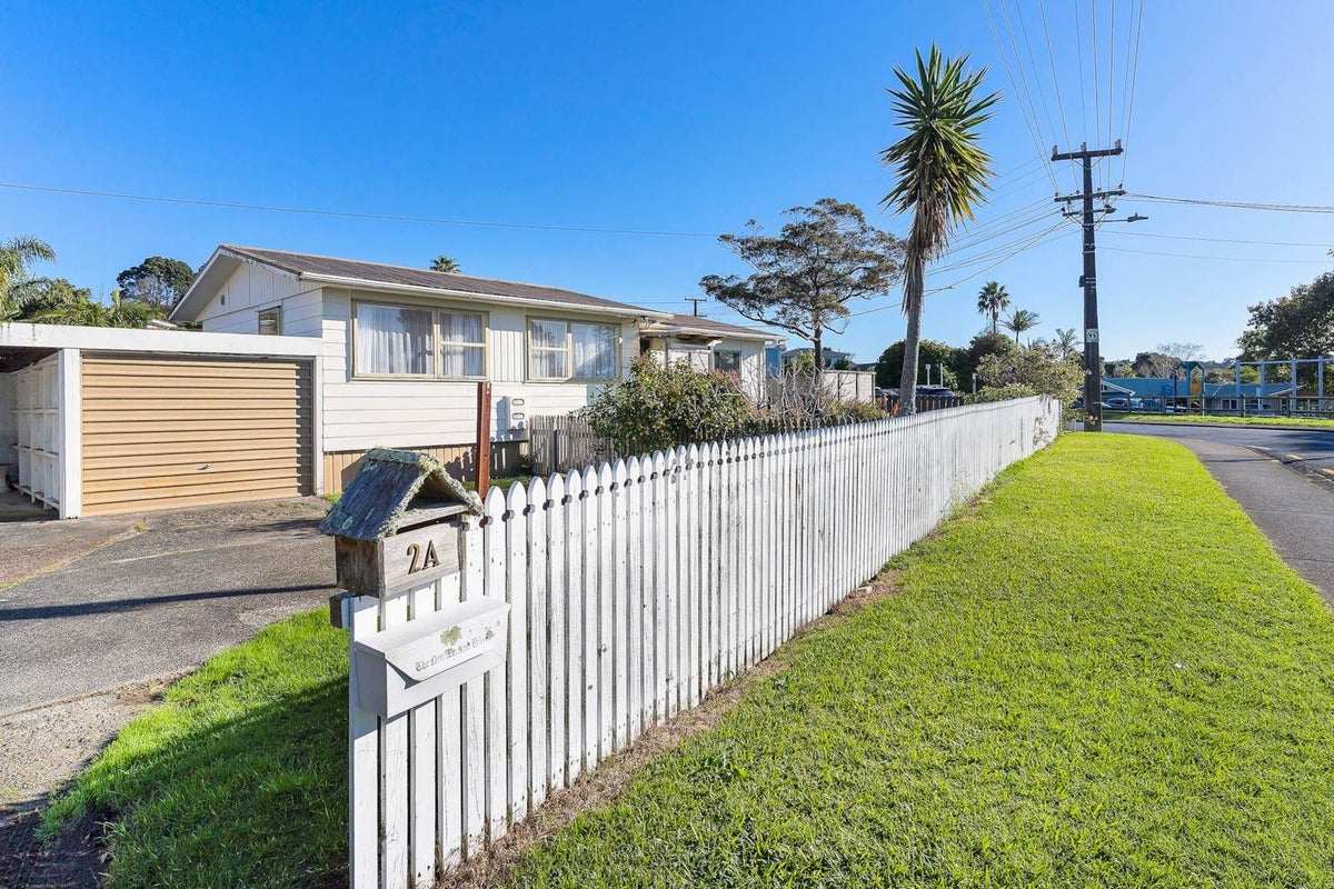1/2 Barron Drive, Green Bay, Waitakere City, Auckland - Carousel 1