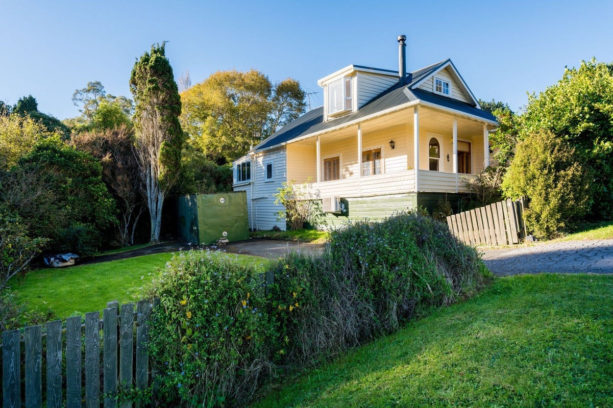 3 Gorman Street, Macandrew Bay, Dunedin - Carousel 2