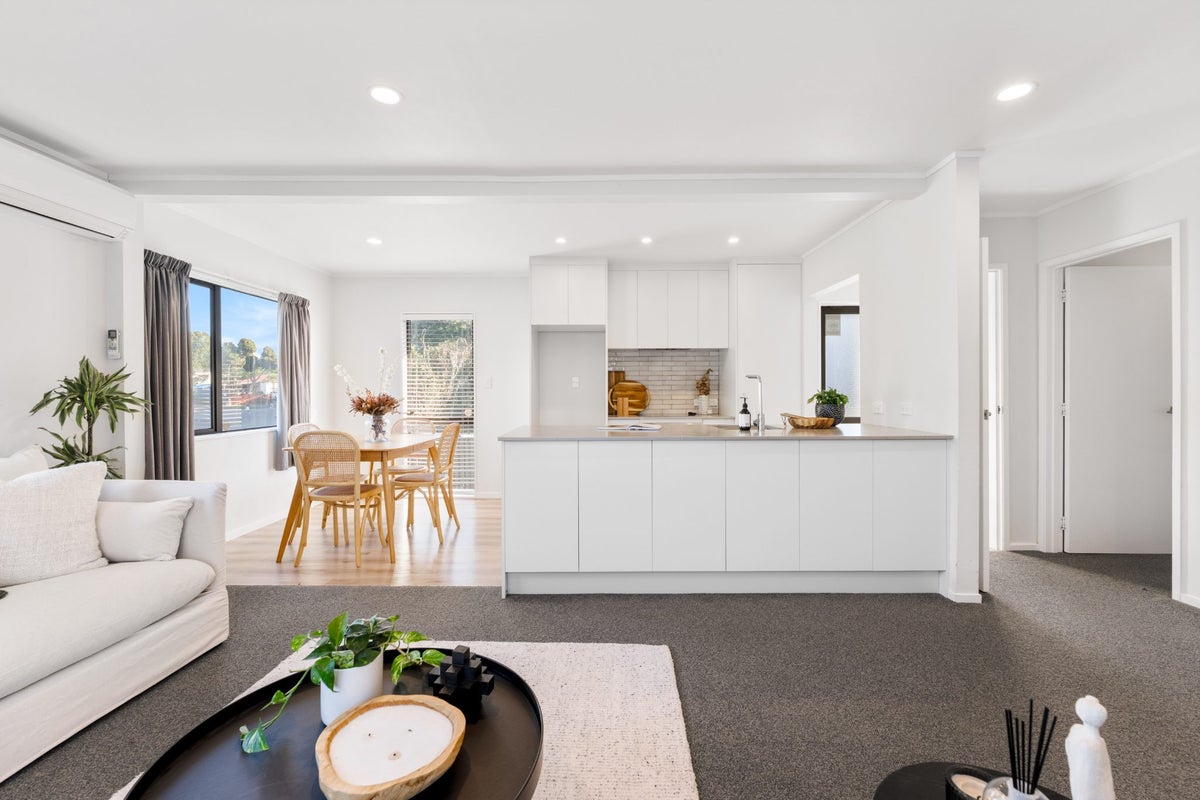 1/1 Andelko Place, Henderson, Auckland - Carousel 1