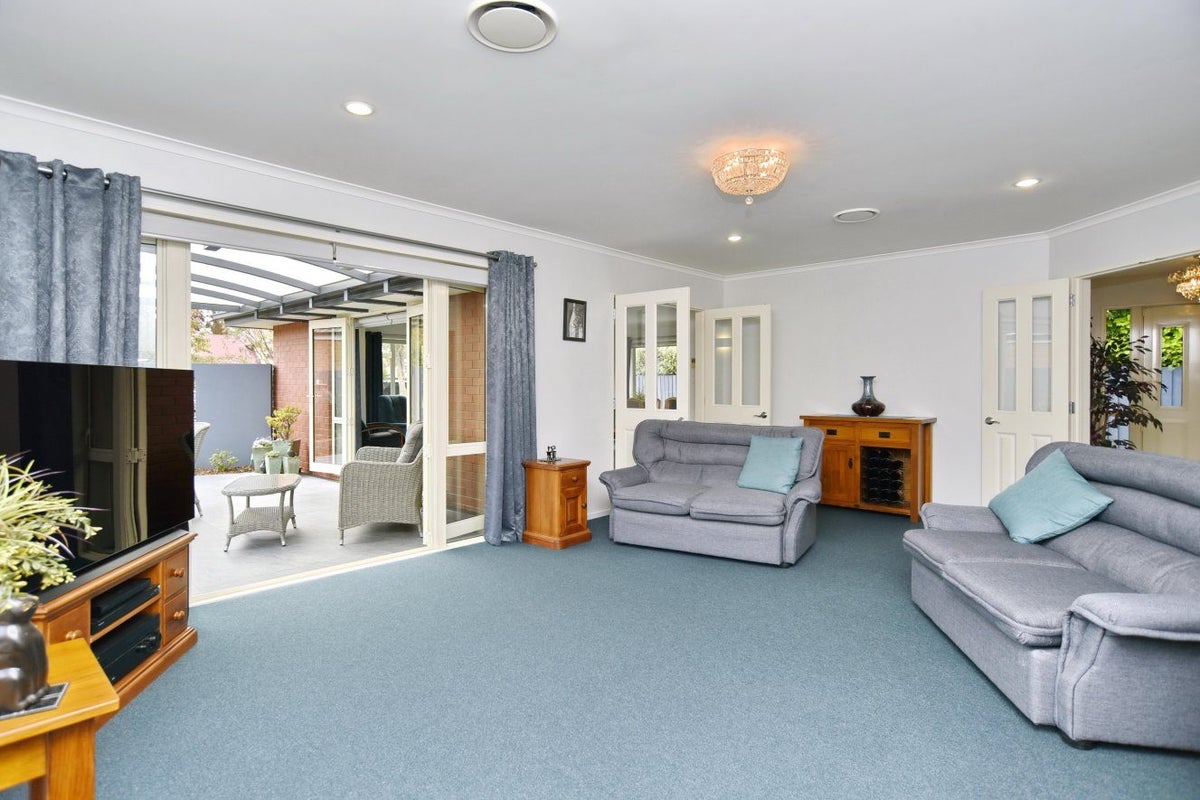28 Primrose Hill Lane, Casebrook, Christchurch - Carousel 2
