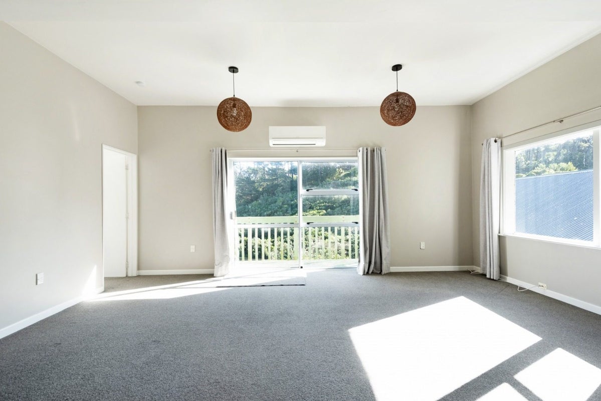 11 Upoko Road, Hataitai, Wellington - Carousel 1