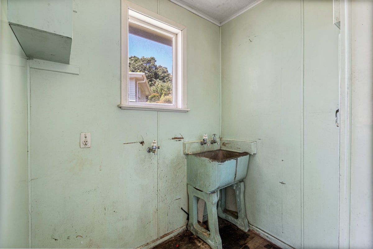 28 Whakawhiti Street, Marfell, New Plymouth - Carousel 26