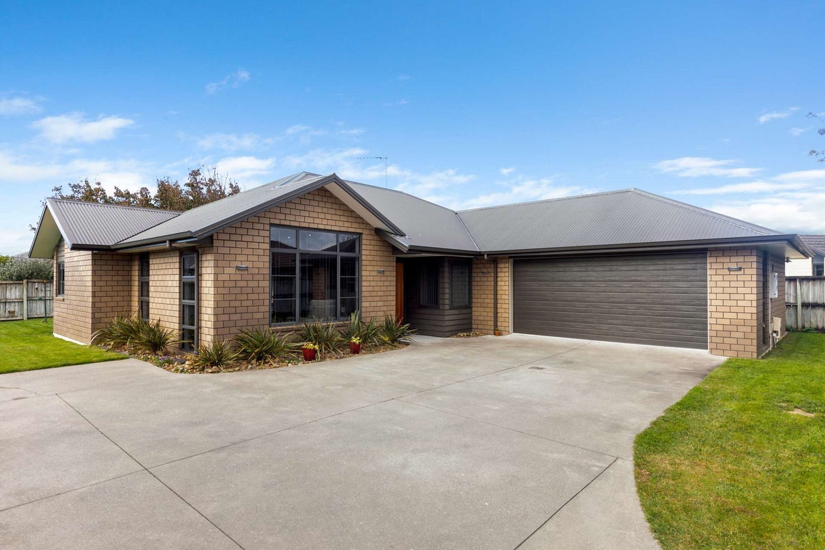 26 Chesham Street, Rototuna North, Hamilton - Carousel 1