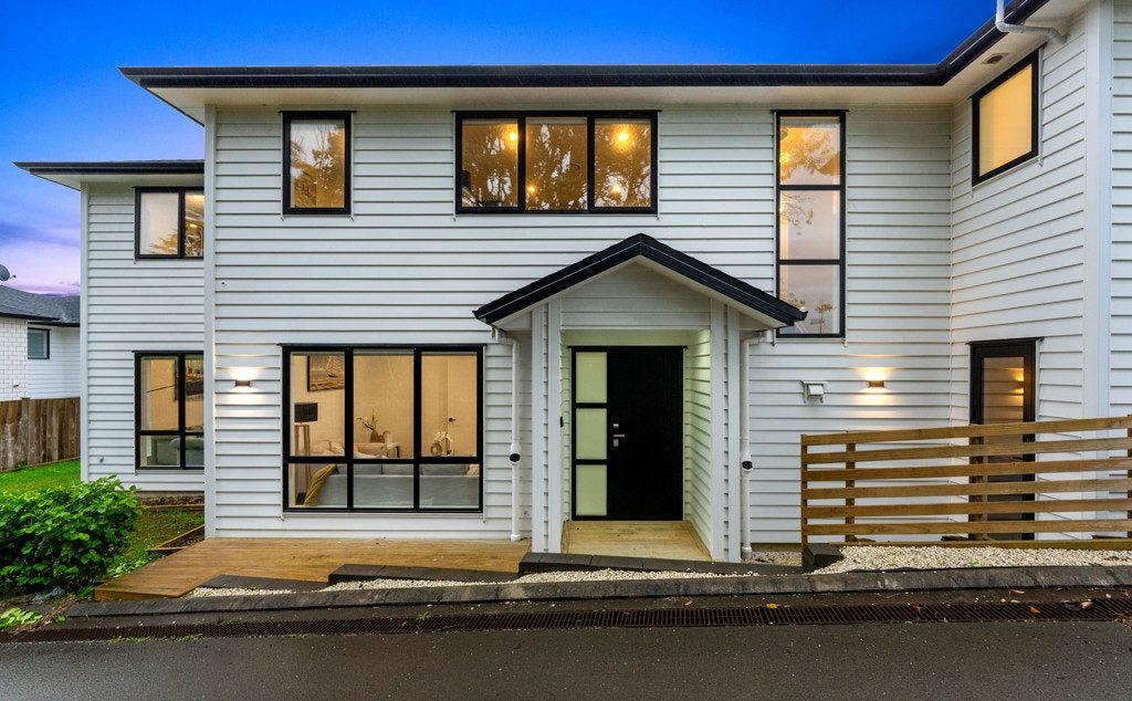 25 Henriette Place, Totara Park, Auckland - Carousel 2