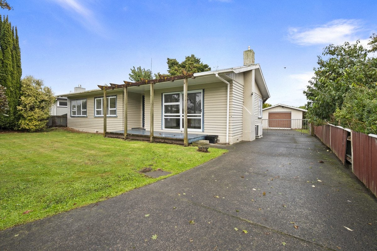 22 Waterloo Crescent, Hokowhitu, Palmerston North - Carousel 1