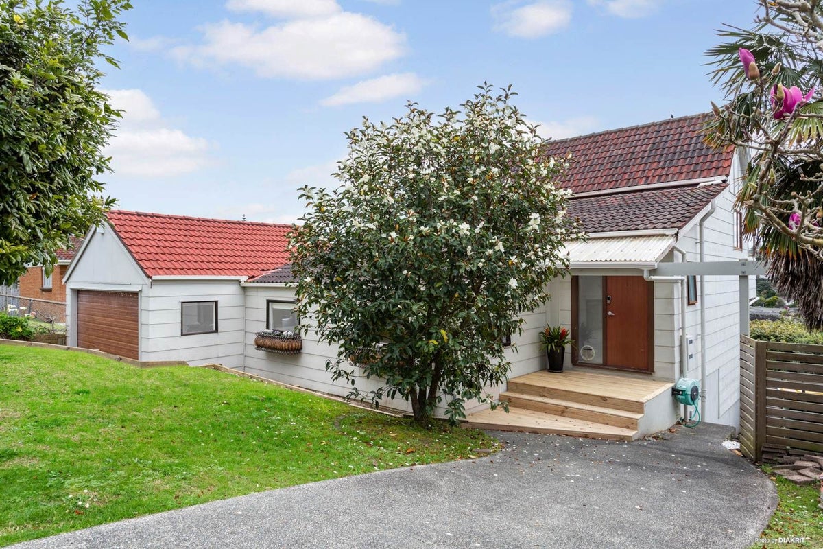 30 Shanaway Rise, Hillcrest, Auckland - Carousel 2