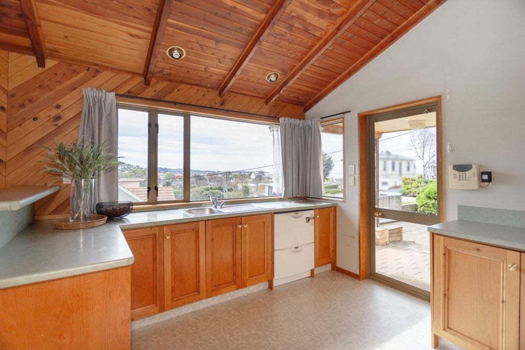 10 Ure Street, South Hill, Oamaru - Carousel 2