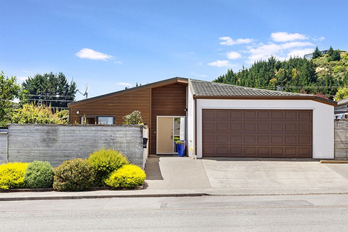 49 James Cook Drive, Whitby, Porirua - Carousel 1