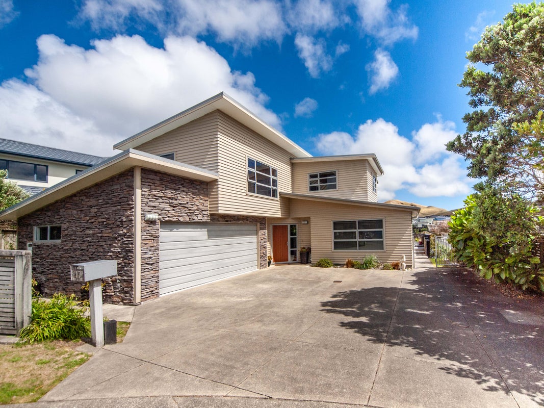 17 Nether Green Crescent, Johnsonville, Wellington - Carousel 1