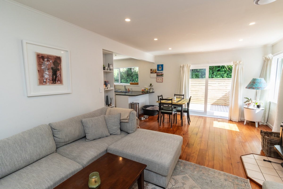 68 Newlands Road, Newlands, Wellington - Carousel 2