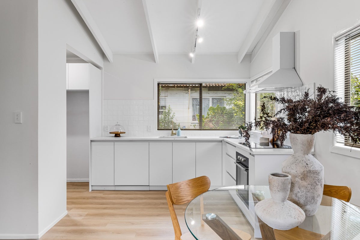 1/39 Sturges Road, Henderson, Auckland - Carousel 1