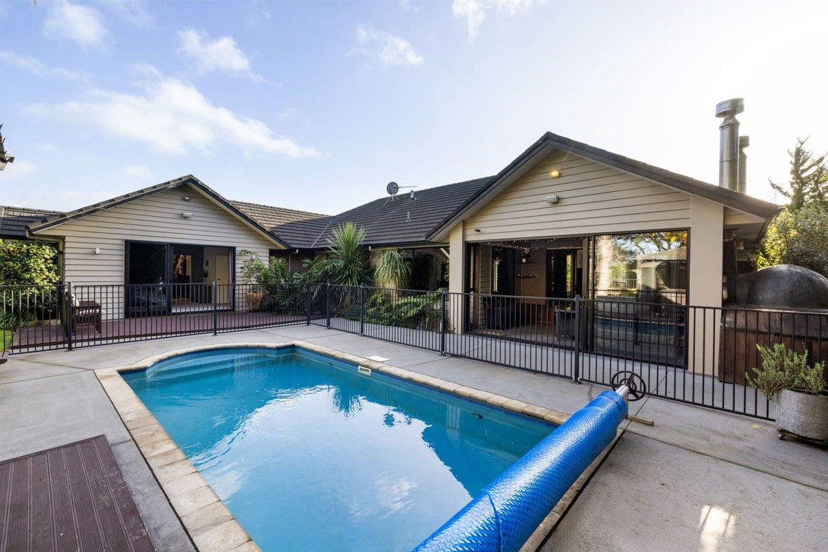 1 Witehira Way, Flagstaff, Hamilton - Carousel 1