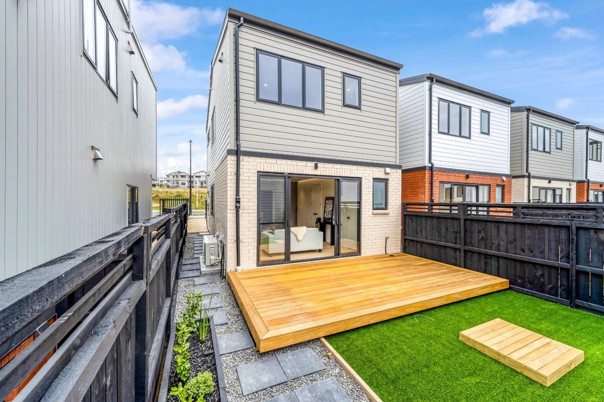 30 Toetoe Street, Westgate, Auckland - Carousel 2