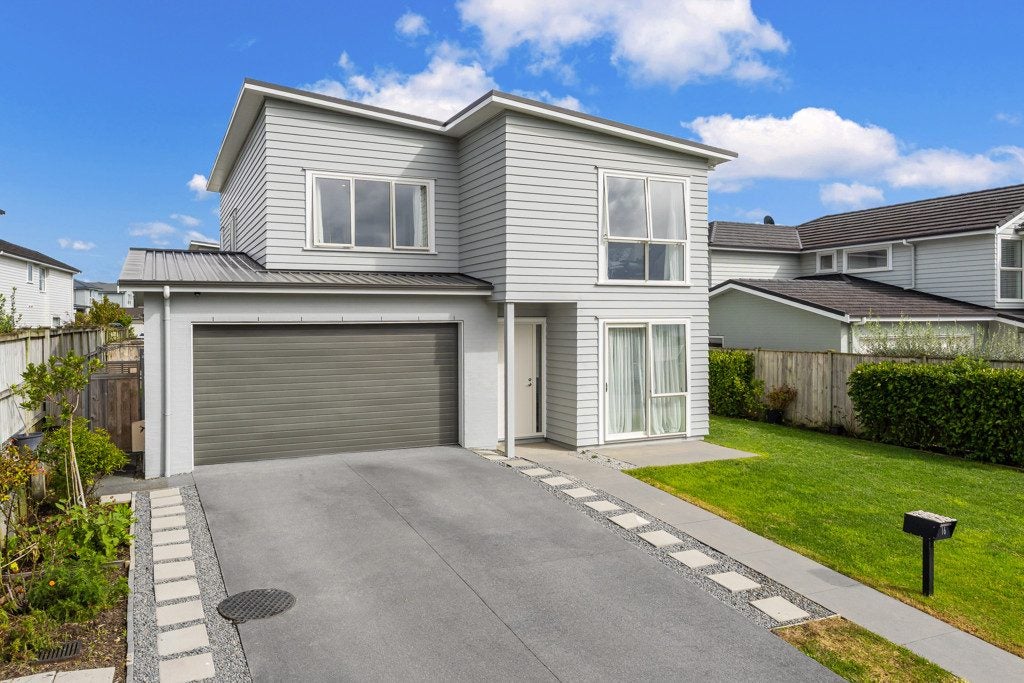 16 Couldrey Crescent, Red Beach, Red Beach - Carousel 2