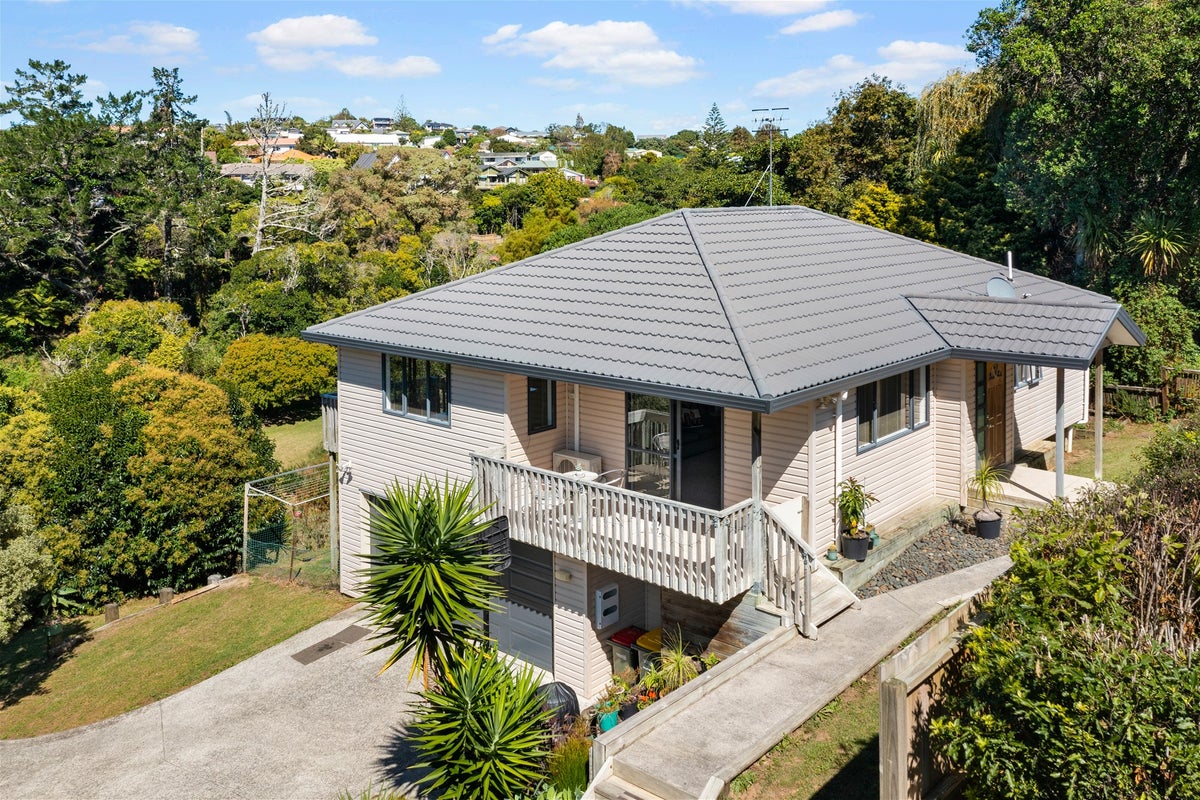 57A Advene Road, Cockle Bay, Auckland - Carousel 1