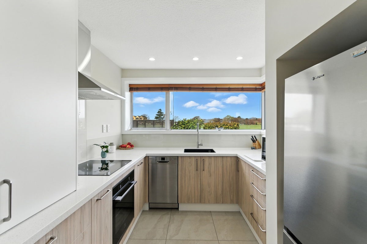 1/50 Steadman Road, Broomfield, Christchurch - Carousel 1