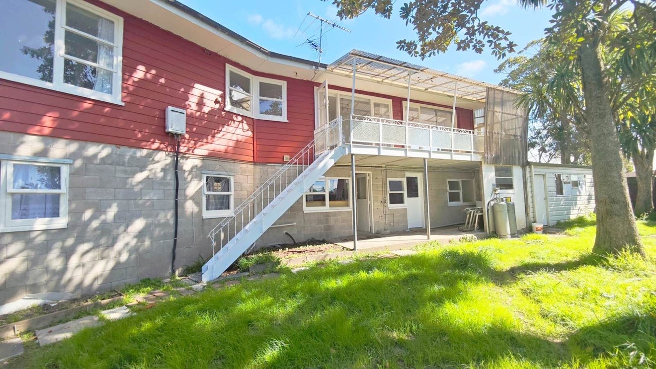 125 Te Atatu Road, Te Atatu South, Auckland - Carousel 2