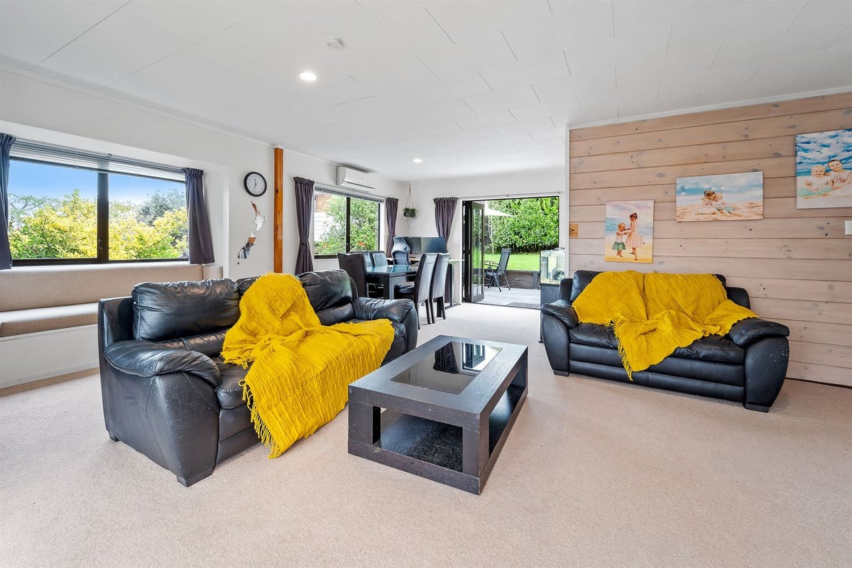 19 Rosario Crescent, Red Beach, Whangaparaoa - Carousel 2
