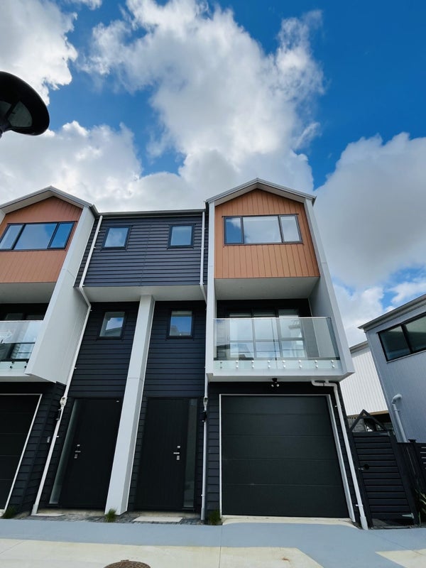 6/6 Woodhouse Place, West Harbour, Auckland - Carousel 1