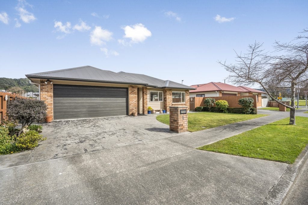 4 Woodland Grove, Wainuiomata, Lower Hutt - Carousel 1