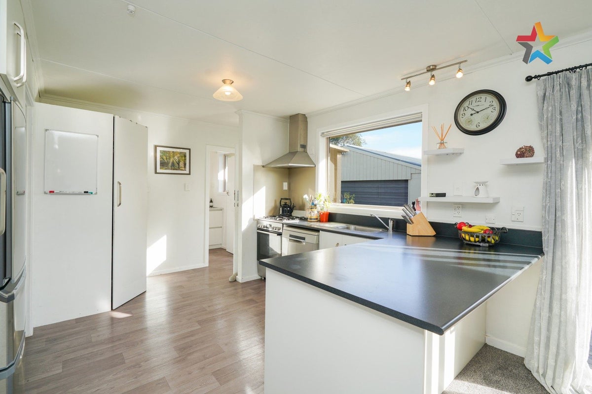 11 Glenbrae Place, Hargest, Invercargill - Carousel 2