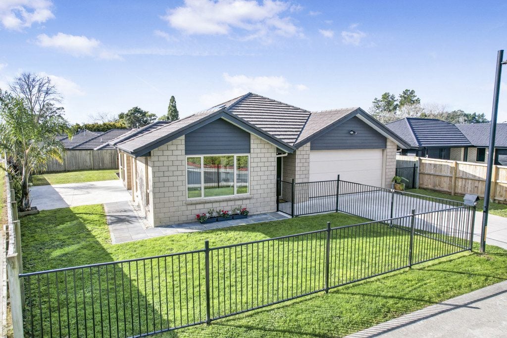 6 Yanicks Crescent, Fitzroy, Hamilton - Carousel 1