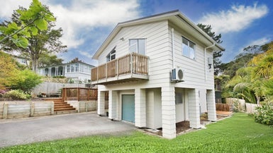 32 Outlook Road, Greenhithe, Auckland - Carousel 1