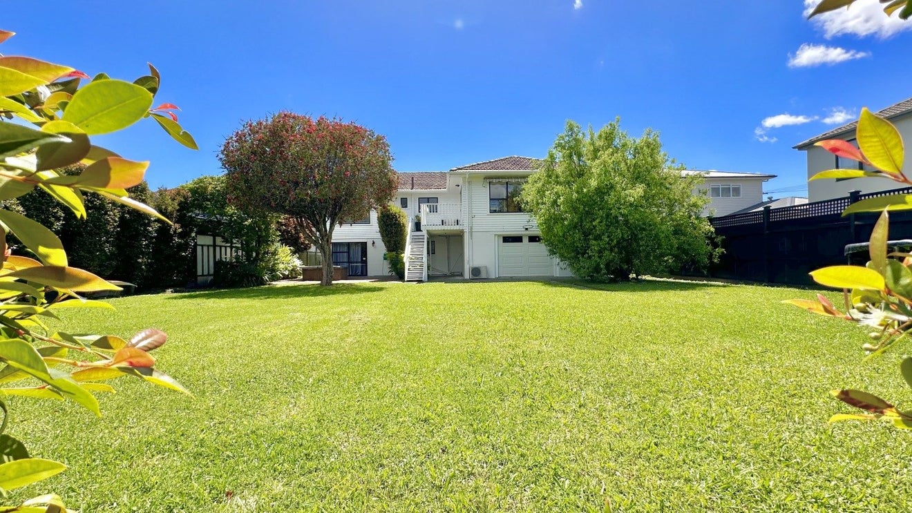 63 Seacliffe Avenue, Belmont, Auckland - Carousel 2