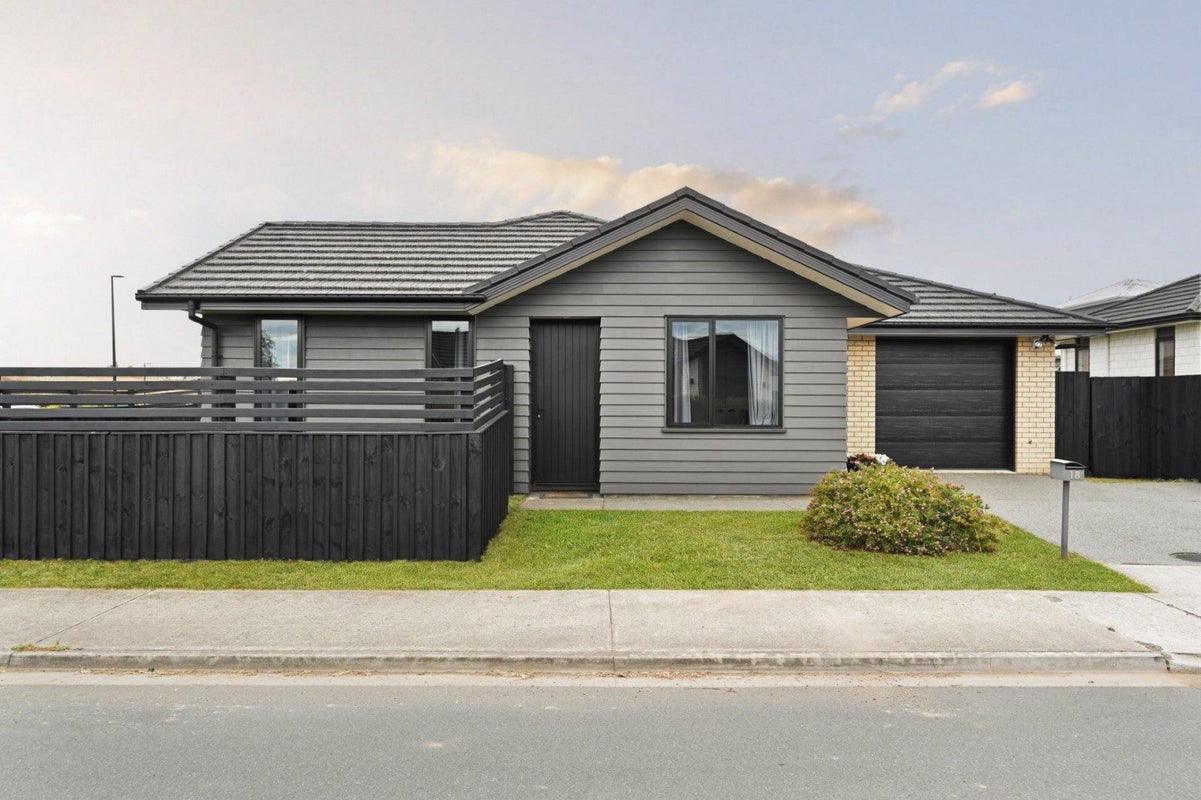 18 Faber Place, Rototuna North, Hamilton - Carousel 1