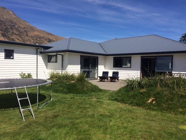 12 Bridesdale Drive, Lake Hayes, Queenstown - Carousel 2