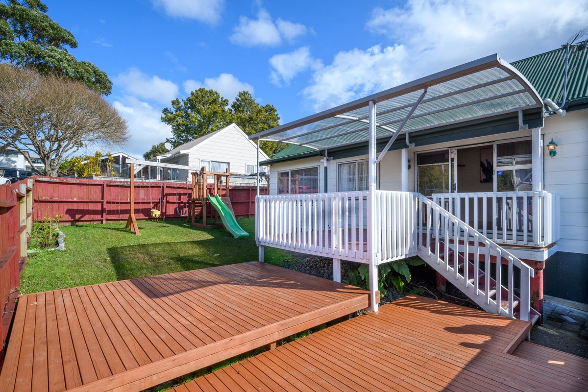 2/1 Pimento Place, New Lynn, Auckland - Carousel 1