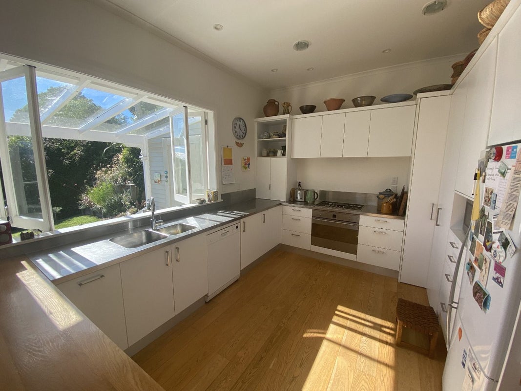 25 St Michaels Crescent, Kelburn, Wellington - Carousel 2