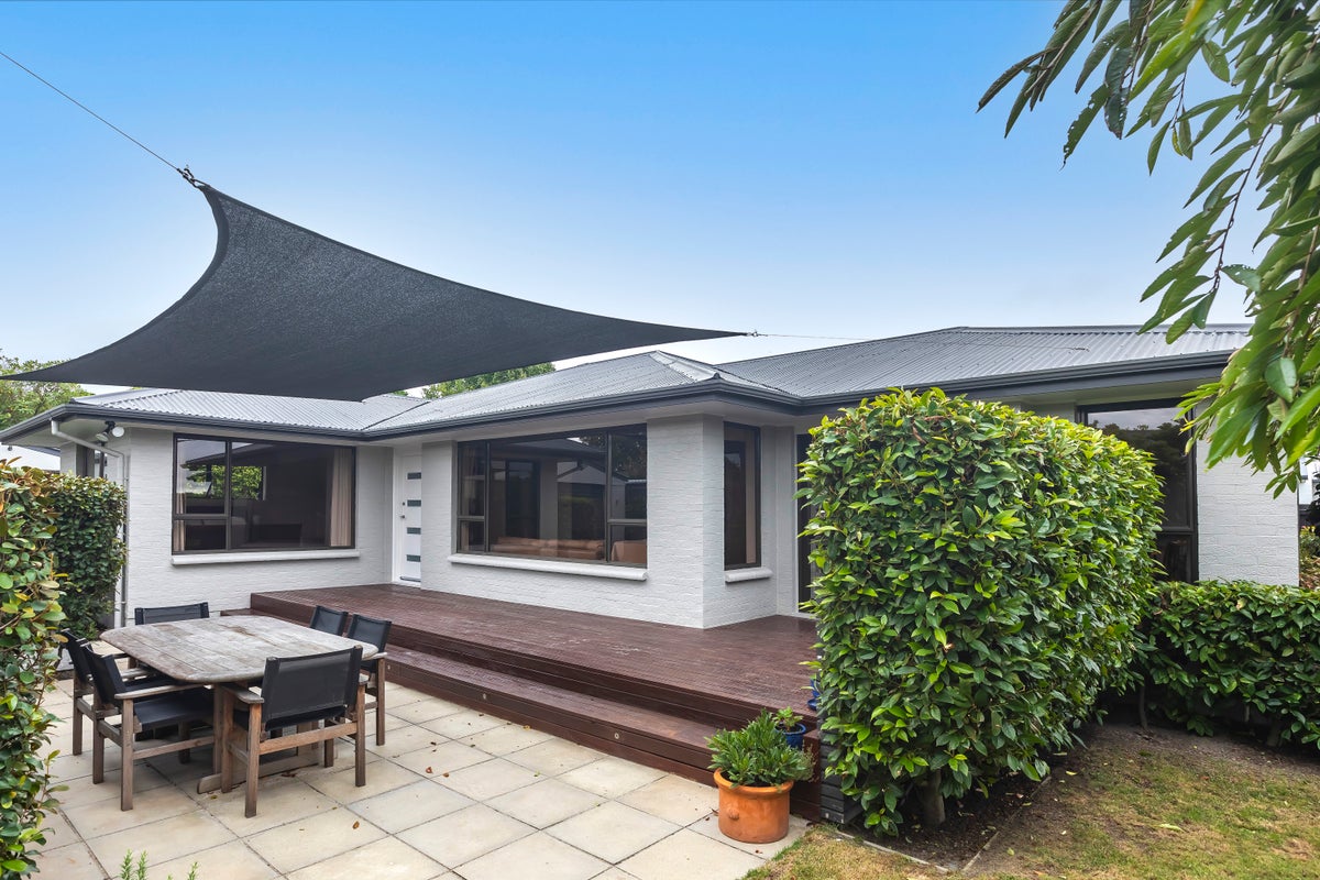 8 Warren Crescent, Hillmorton, Christchurch - Carousel 2