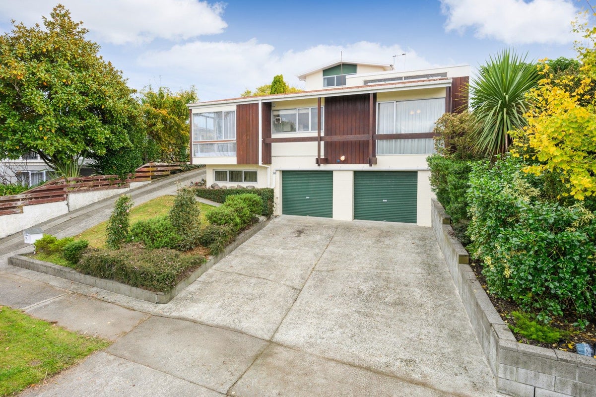 24 Wikiriwhi Crescent, Awapuni, Palmerston North - Carousel 1