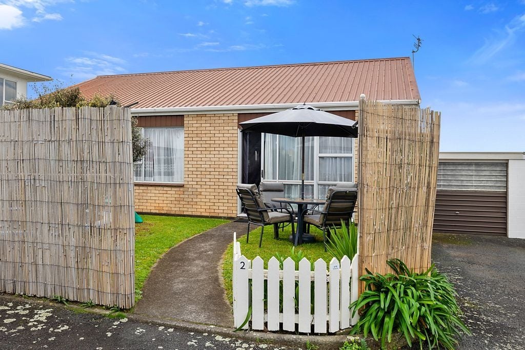 2/10 Birdwood Avenue, Moturoa, New Plymouth, Taranaki - Carousel 2