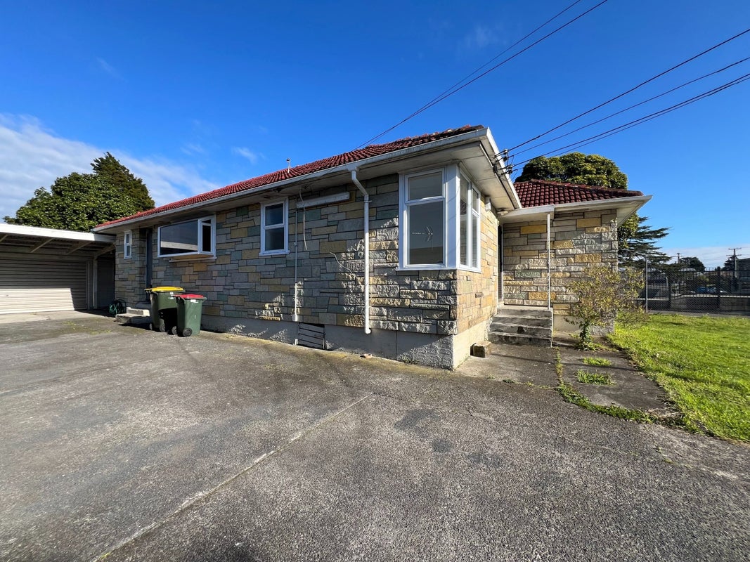 74 Russell Road, Manurewa, Auckland - Carousel 1