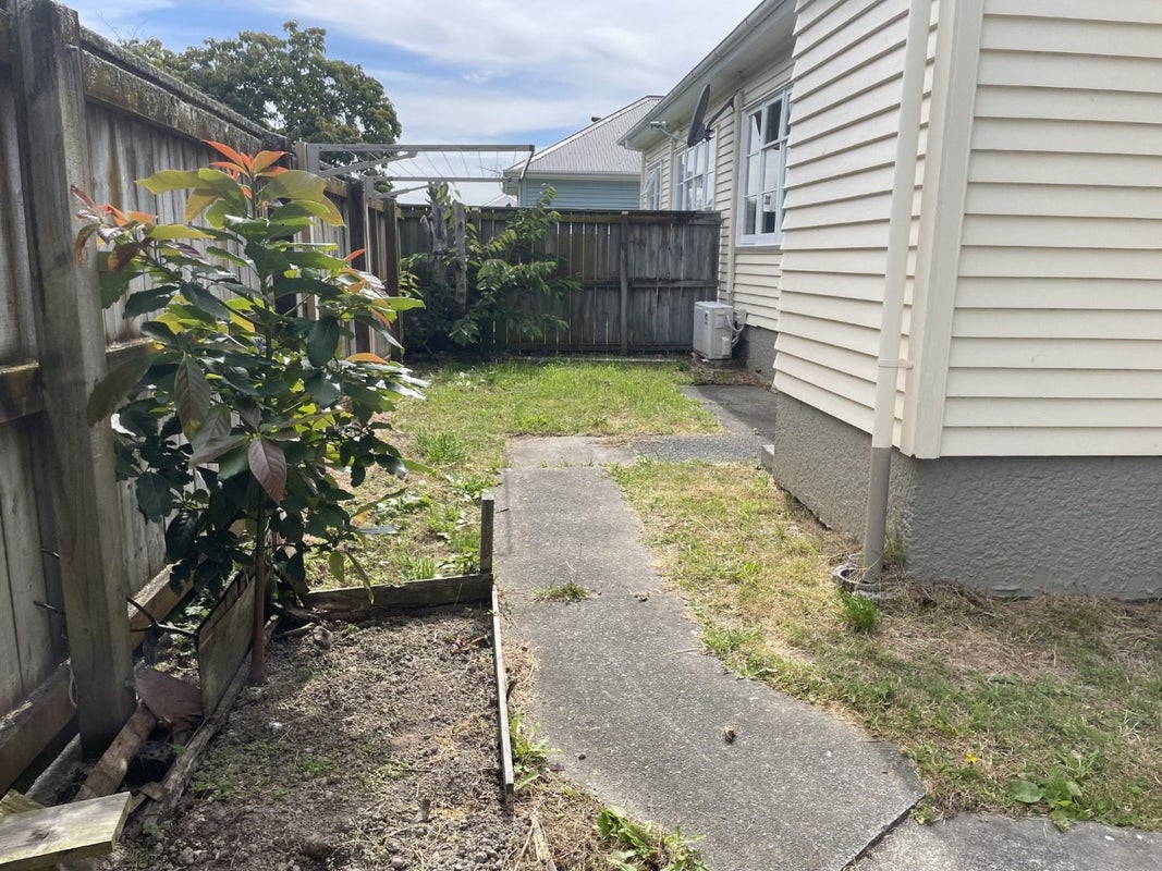 64 Oxford Terrace, Epuni, Lower Hutt - Carousel 6