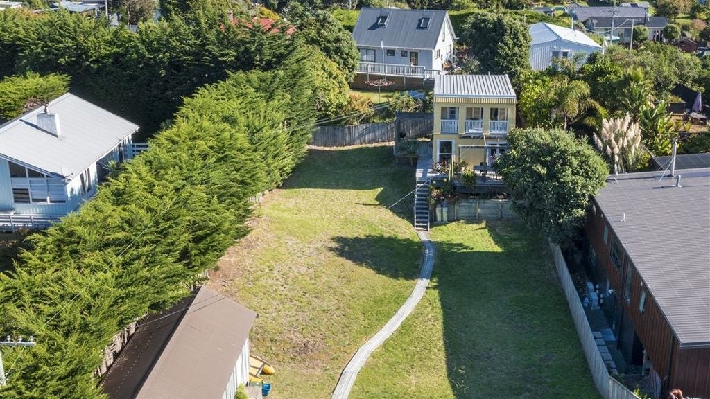 28 Hona Street, Waikanae Beach, Waikanae - Carousel 1