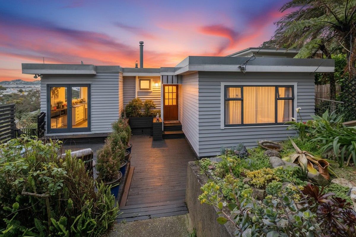 39 Nevay Road, Karaka Bays, Wellington - Carousel 1