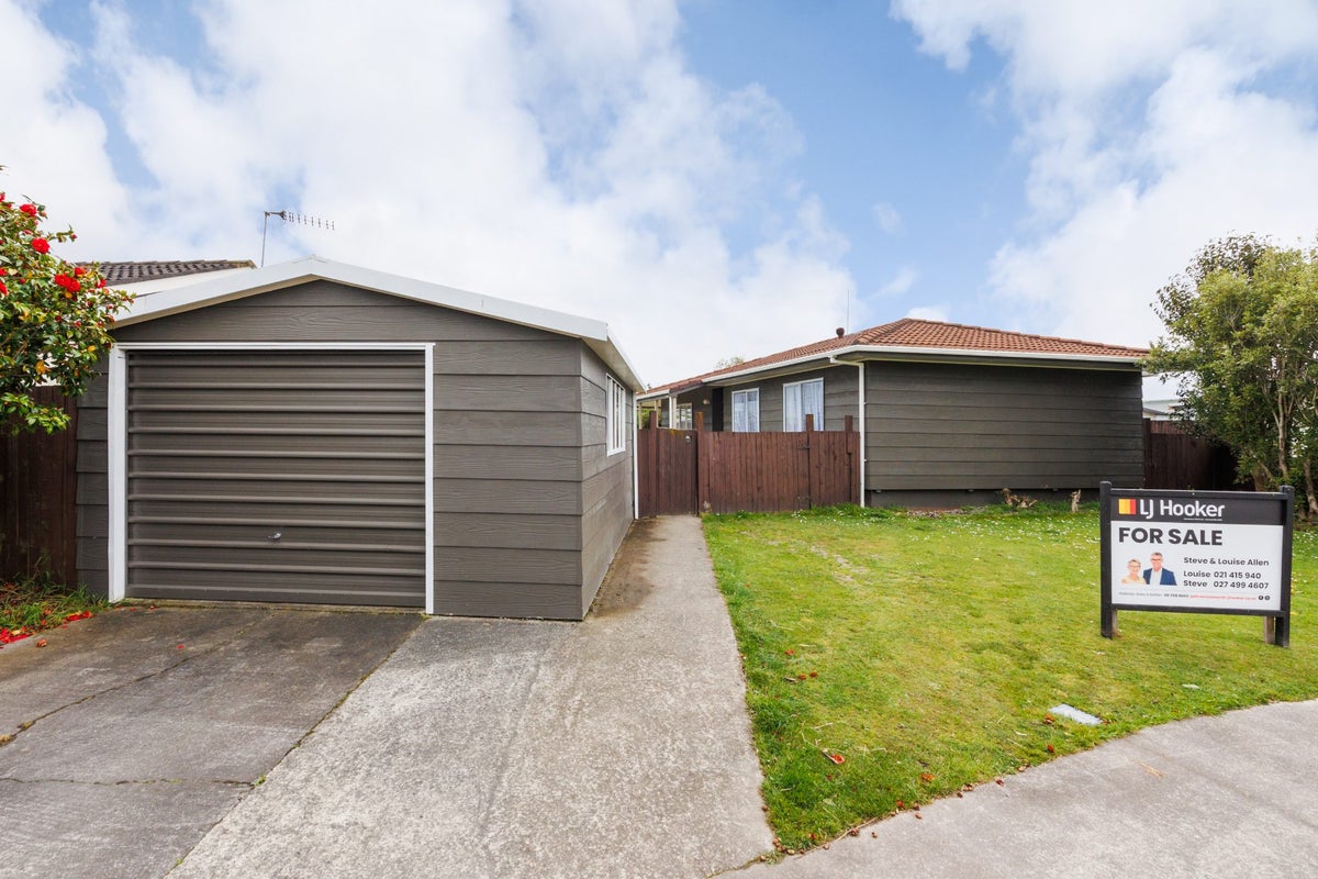 25 Willowstream Grove, Cloverlea, Palmerston North - Carousel 1