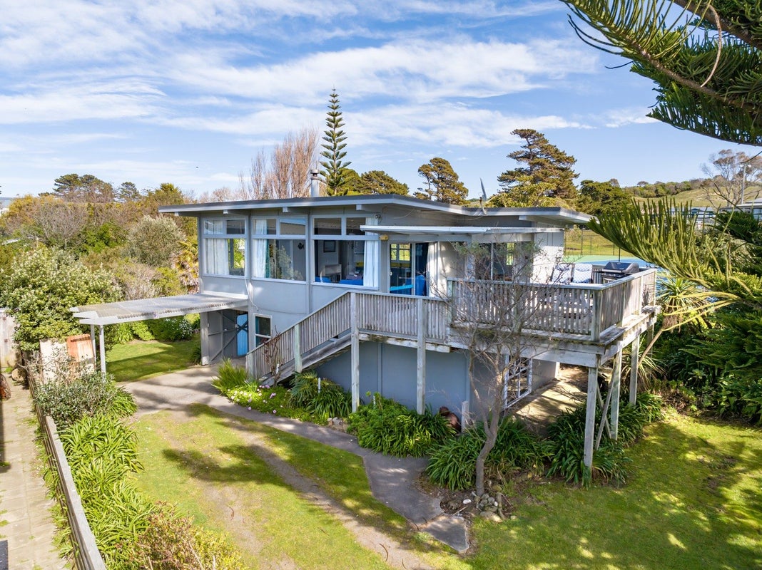 90 Pinedale Crescent, Riversdale Beach - Carousel 2