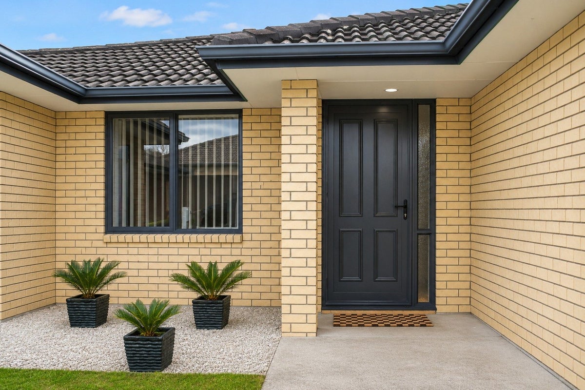 7 Kingroyal Lane, Hamilton East, Hamilton - Carousel 2