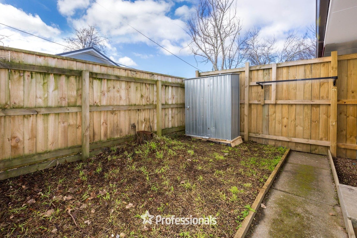 2/4 Granville Street, Silverstream, Upper Hutt - Carousel 13