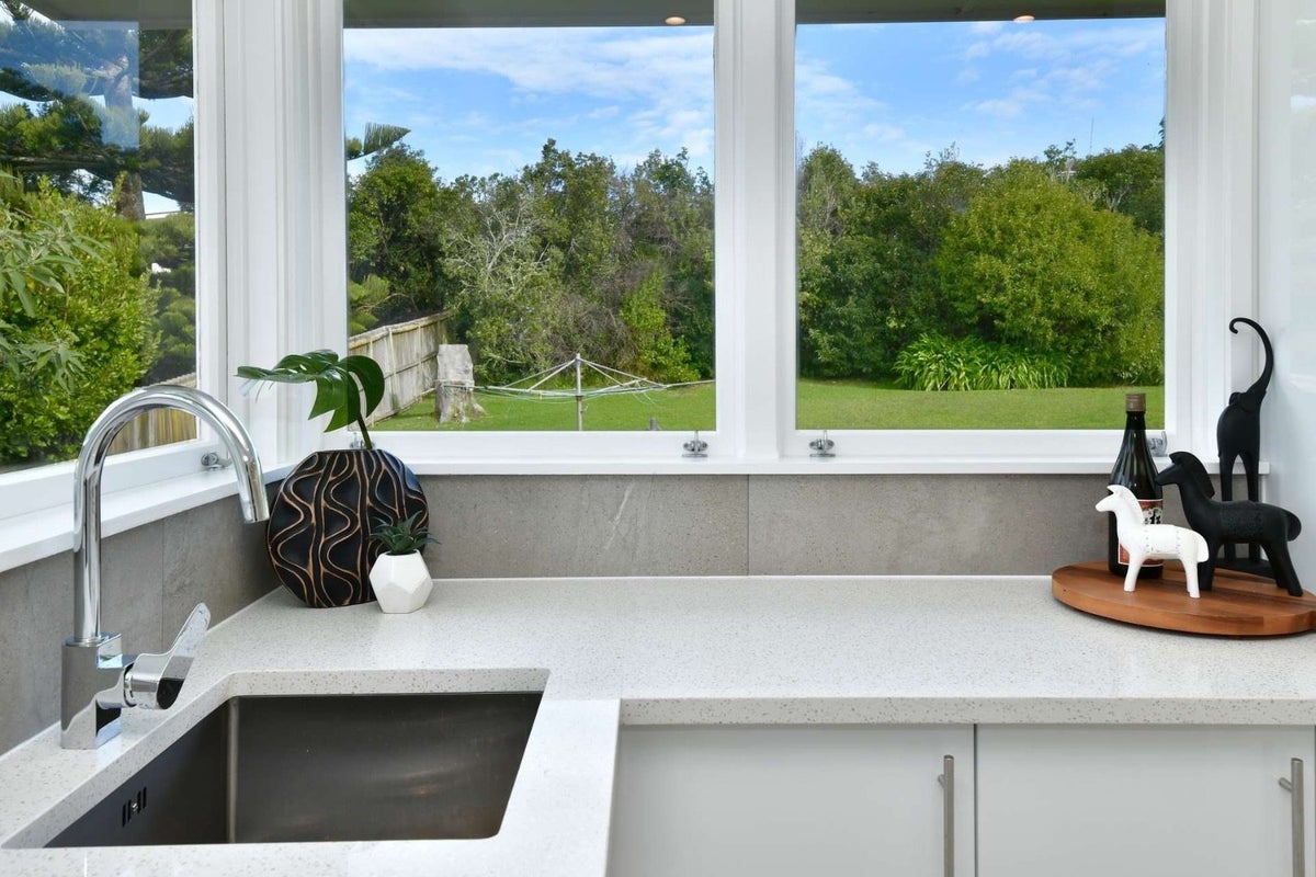 2/5 Margaret Place, Milford, Auckland - Carousel 2